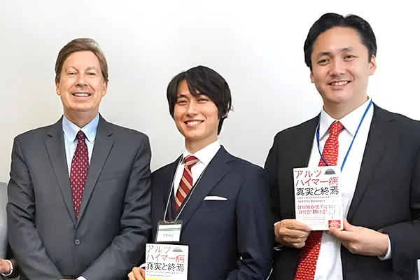 今野先生とメソッド開発の様子、信頼感のある医療的なイメージ